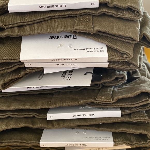 New Vintage Folded Hem Mid Rise Shorts 💜 - Picture 2 of 5